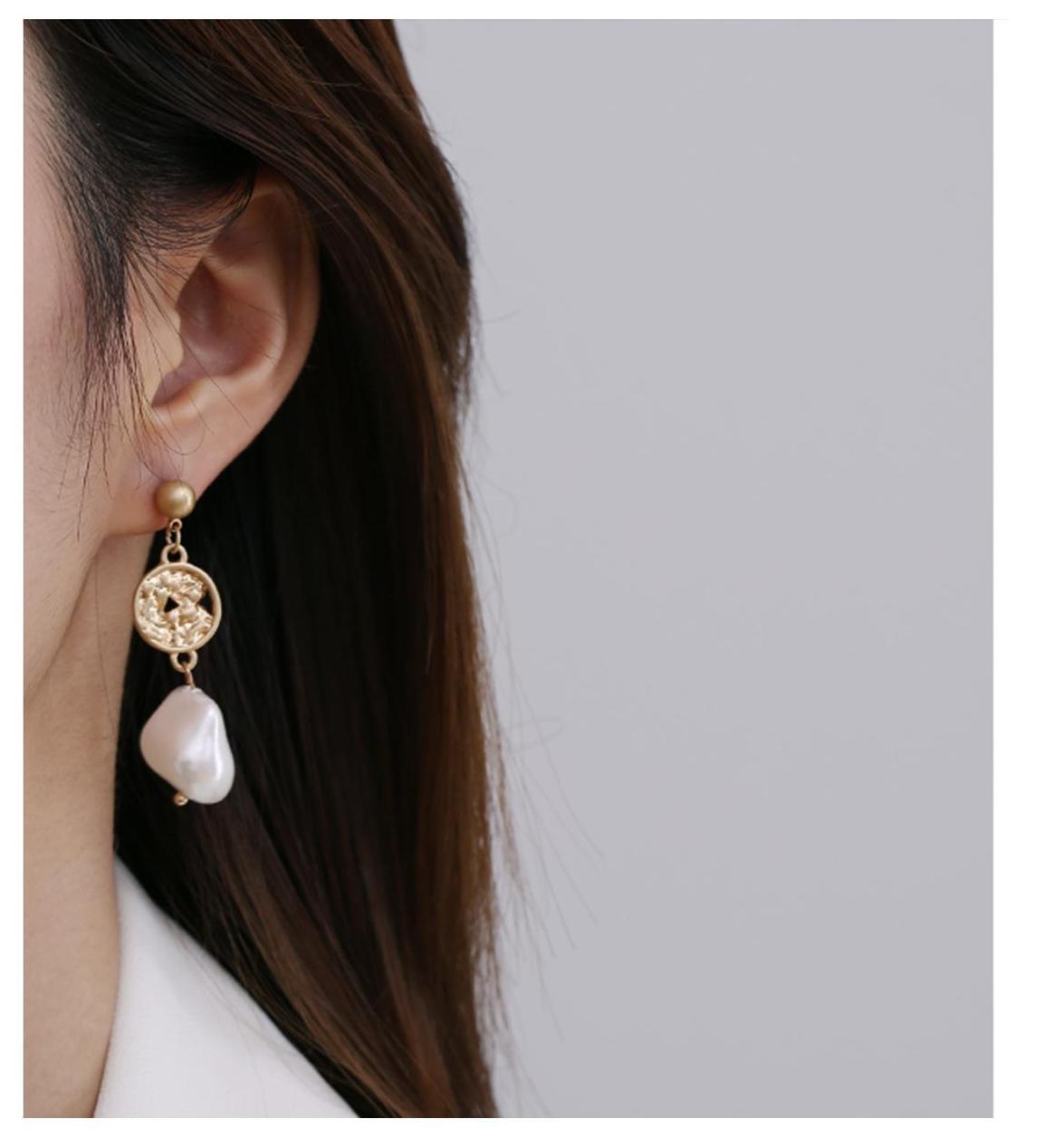 Fashion Creative Personality Earrings Shaped Imitation Pearl