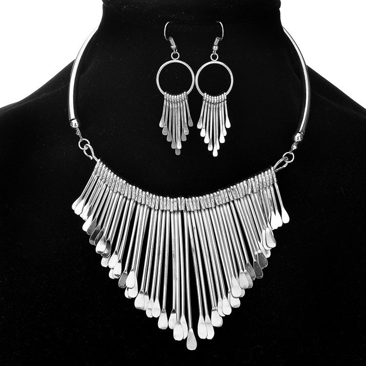 Multi-layer tassel necklace set