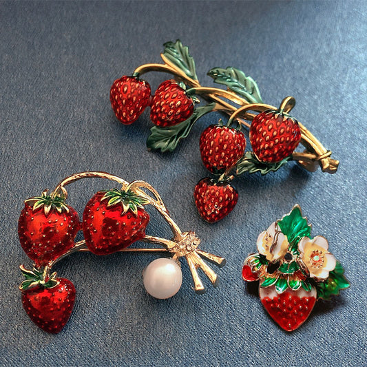 Sweet And Lovely Flower Strawberry Female Brooch
