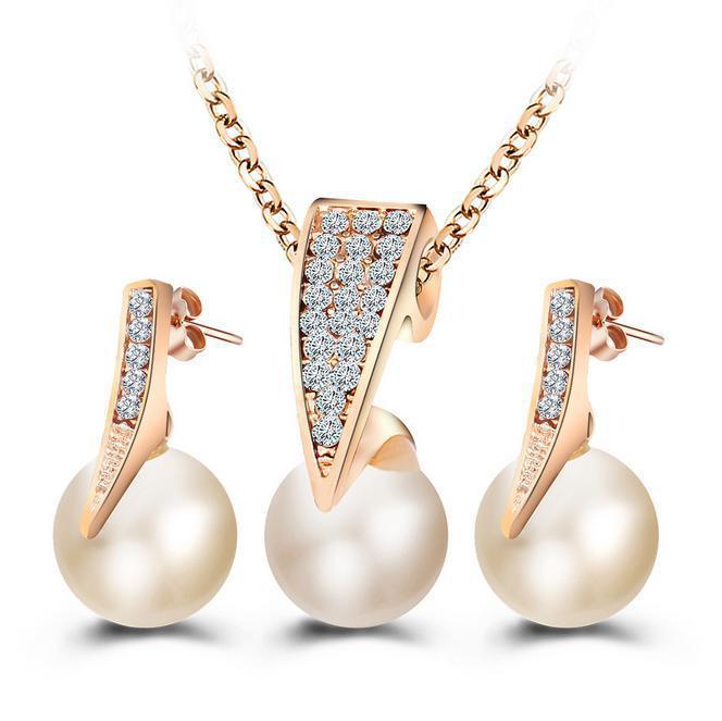 Elegant Pearl and Crystal Jewelry Set
