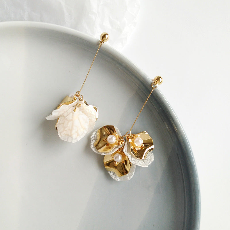 Pearl shell flower earrings