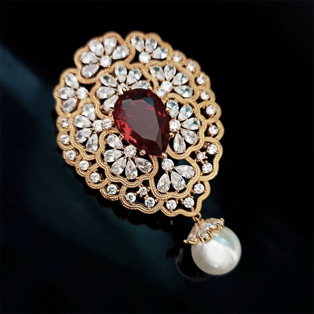 Fashion Retro Exaggerated Geometric Zircon Corsage