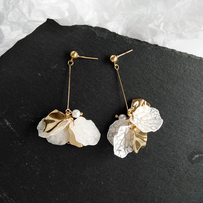 Pearl shell flower earrings