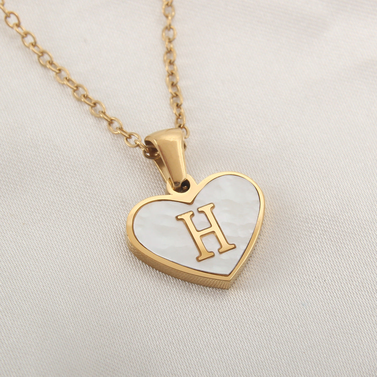 26 Letter Heart-Shaped Necklace - Personalized White Shell Clavicle Chain