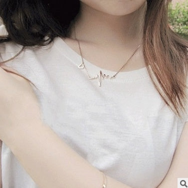 Necklace Love Shaped Titanium Steel Heartbeat Lockbone Chain Heart Pendant Necklace Necklace Women Gold Chain Choker