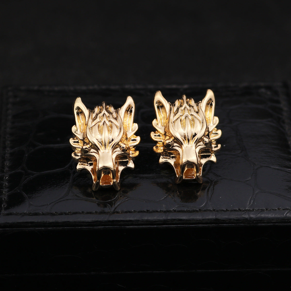 Personalized Domineering Reel Chain Tassel Brooch Fashion Alloy Wolf Head Pin Clothing