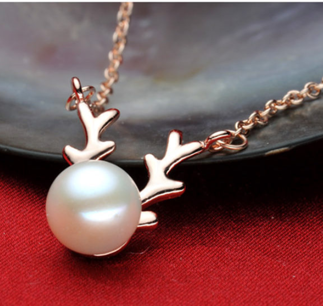 Small Elk Pearl Pendant