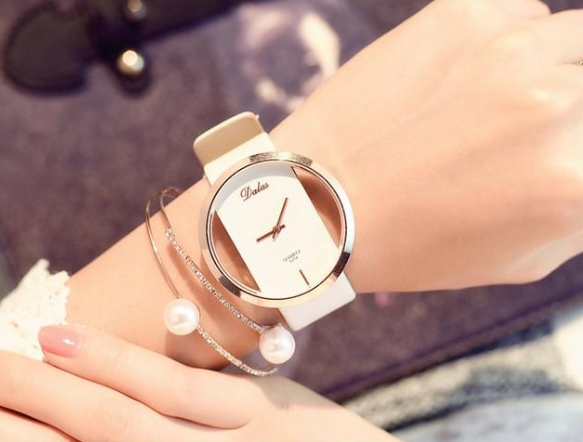 Ladies hollow watch