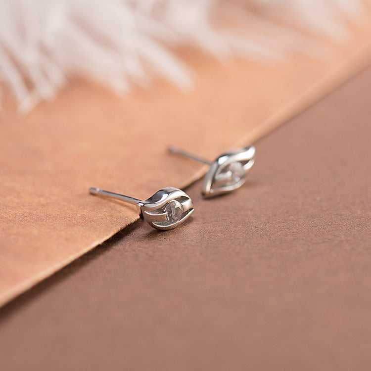 Temperament simple leaf-shaped silver earrings