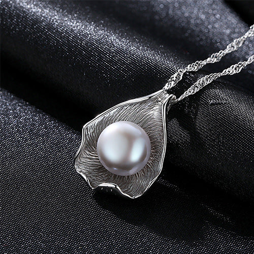 Freshwater pearl pendant