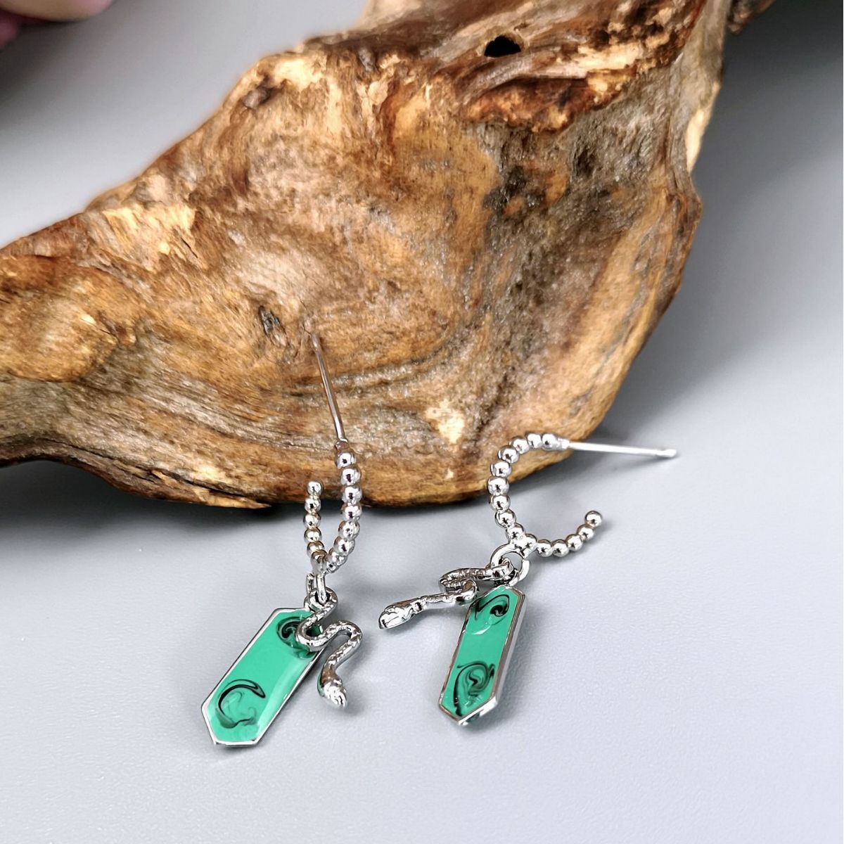 Women's Snake Earrings Retro Emerald Color Prismatic Earrings Premium Jewelry