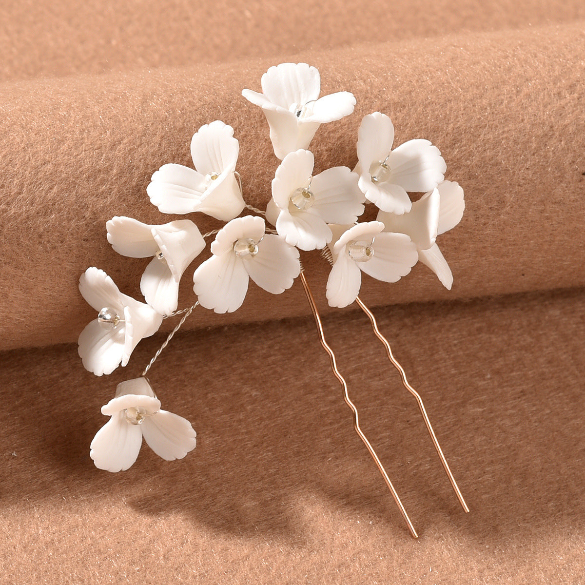 White Three Dimensional Flower U Shaped Hairpin