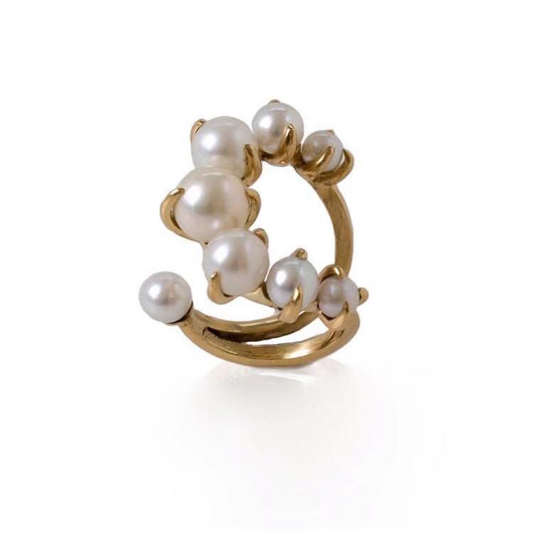 Gradient Crescent Pearl Ring