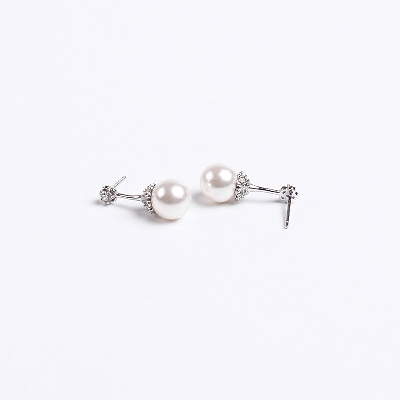 Elegant pearl earrings