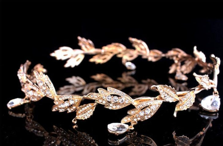 Sparkling Rhinestone Eyebrow Pendant