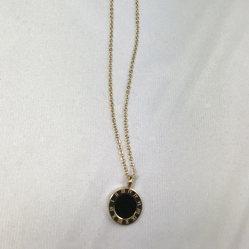 Striking Roman Pattern Black Shell Pendant