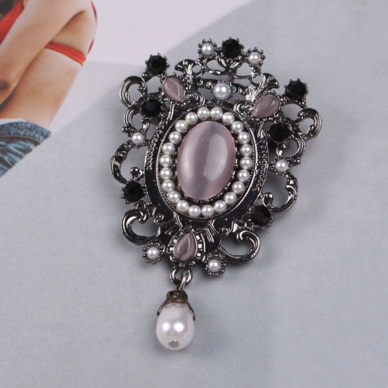 Court Retro Baroque Style Coat Brooch