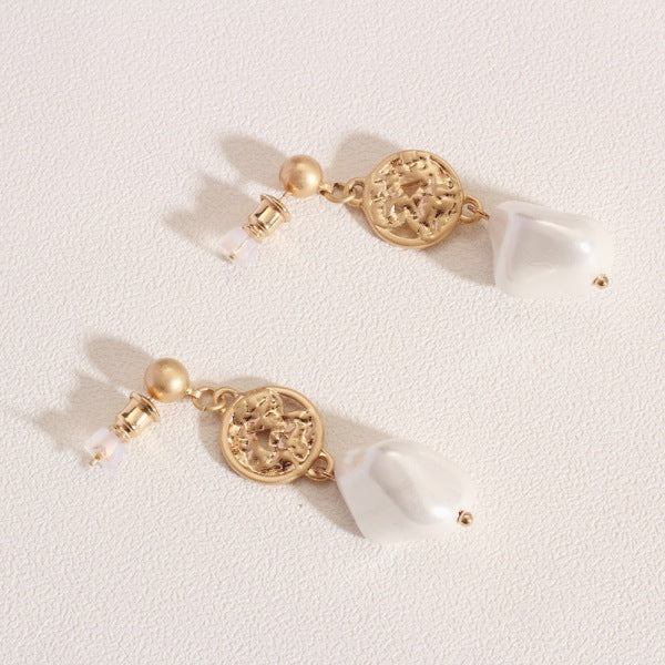 Fashion Creative Personality Earrings Shaped Imitation Pearl