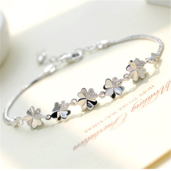 Four-leaf clover bracelet