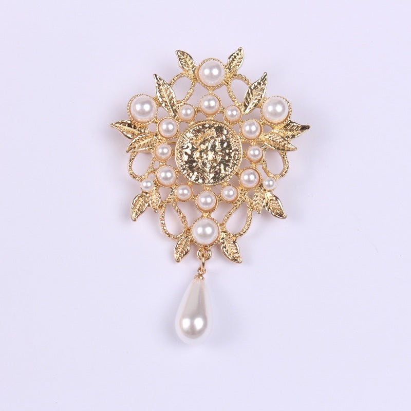 Court Retro Baroque Style Coat Brooch