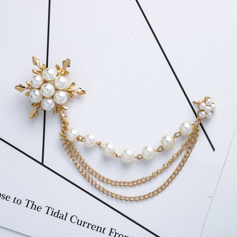 Fashion Alloy Snowflake Brooch With Chain