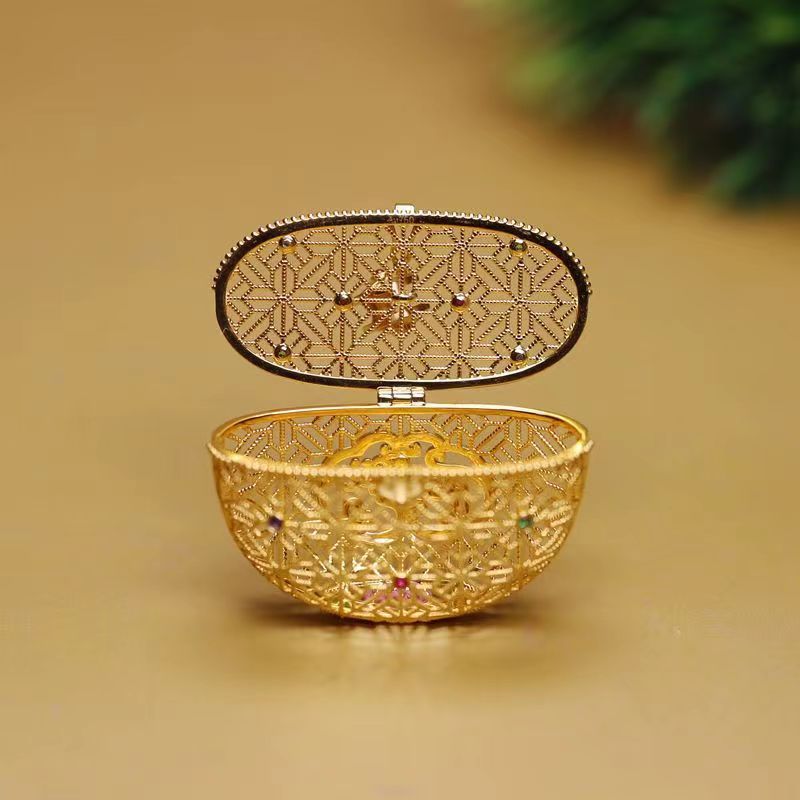 Novel And Exquisite Design Hollow-out Inlaid Treasure Box Pendant Ancient Silk Gold Pendant Spice Women