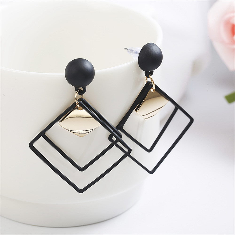 Korean Elegant Long Hanging Earrings for Women Simple Hollow Hyperbole Earings Metal Triangle Jewelry Personality Drop Ear Ring