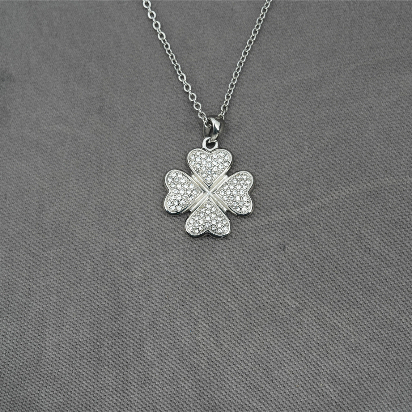 Flower Running Micro Rhinestone Four-leaf Clover Titanium Steel Pendant