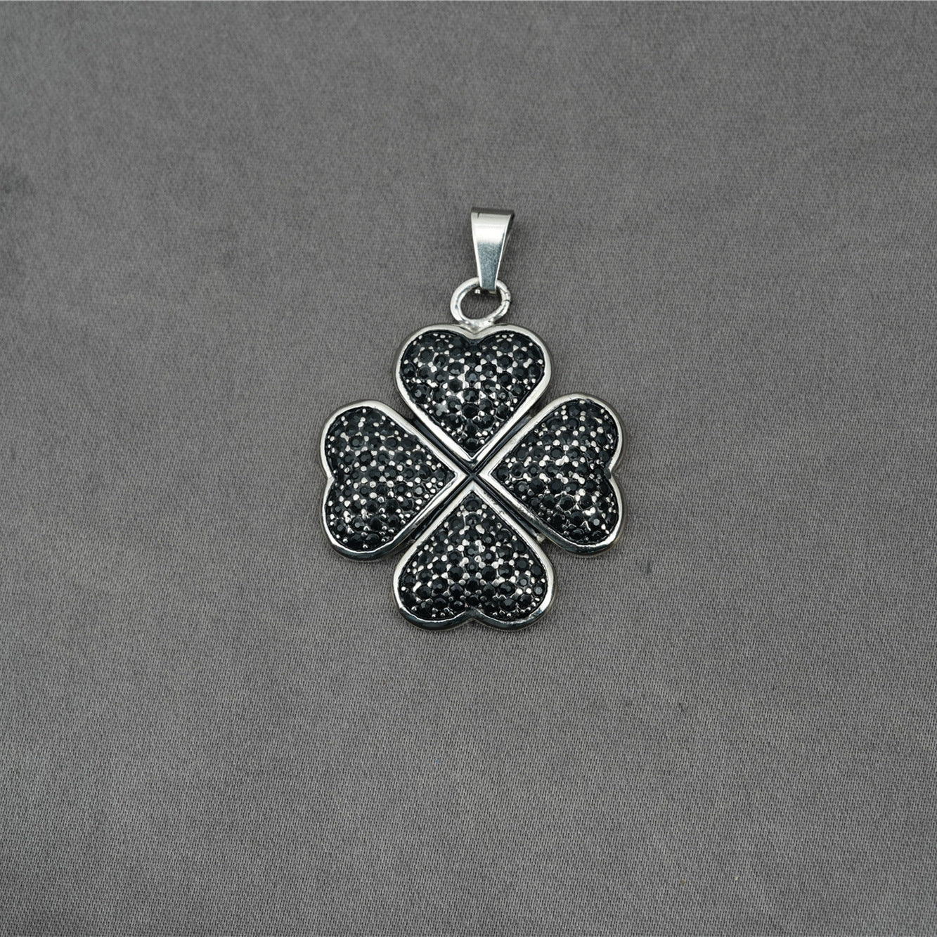 Flower Running Micro Rhinestone Four-leaf Clover Titanium Steel Pendant