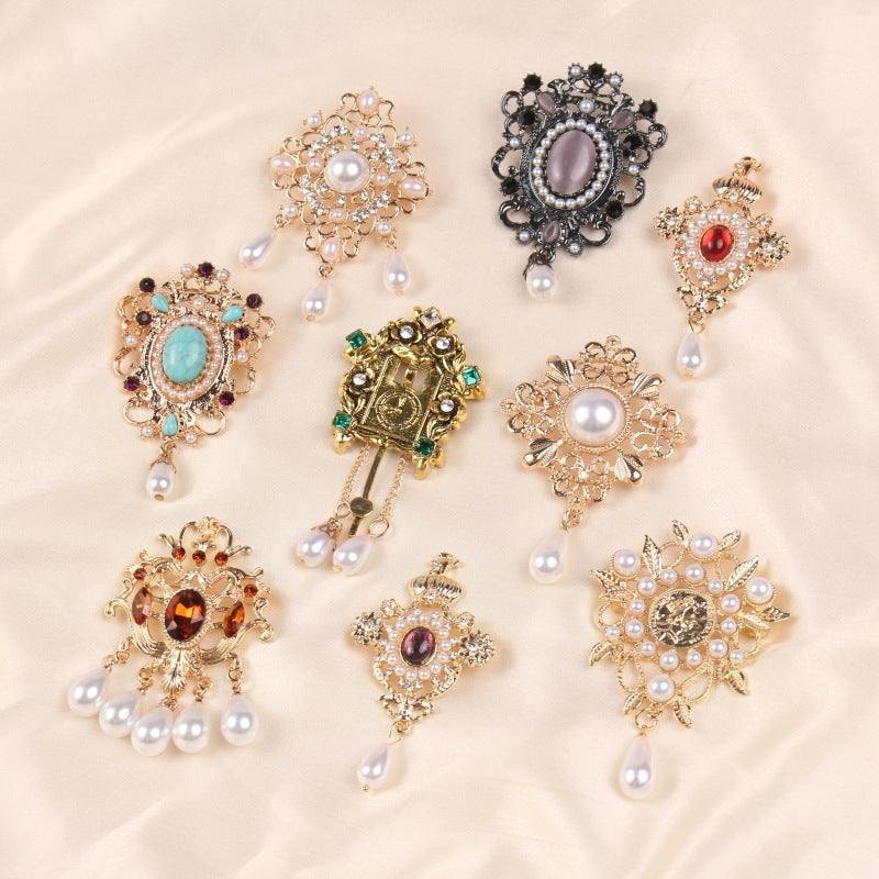 Court Retro Baroque Style Coat Brooch