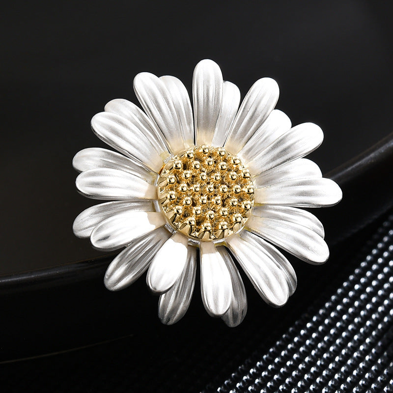 Simple Small Daisy Brooch Female Anti-lost Pin