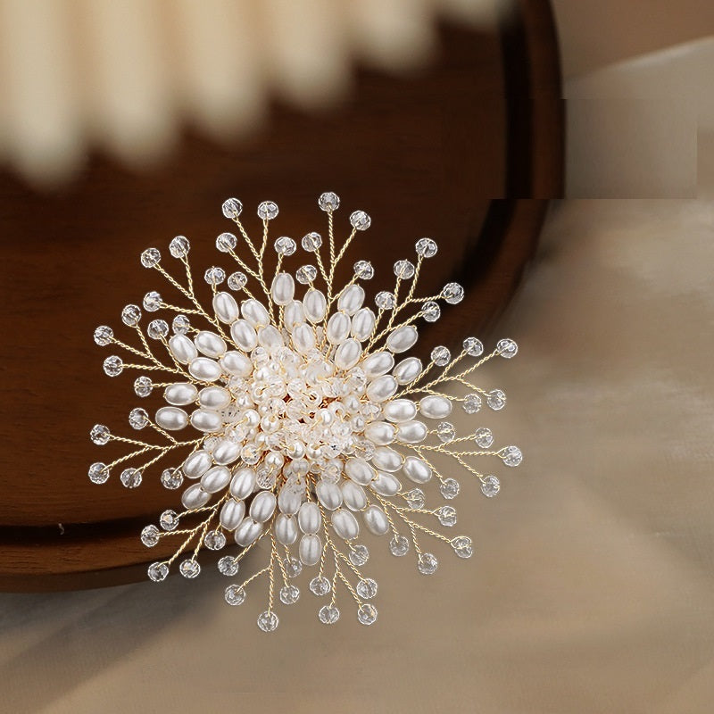 Elegant Graceful Luxury Pearl Brooch Women's Fashion All-match Snowflake Pin High-end Stylish Corsage Coat Accessories