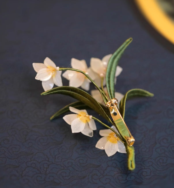 Hand-wrapped Daffodil Vintage Pins - Coat Accessories