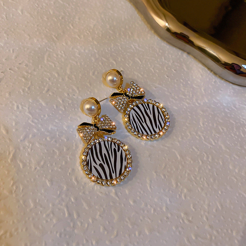 Fashion Personality Diamond Pearl Striped Bow Earrings