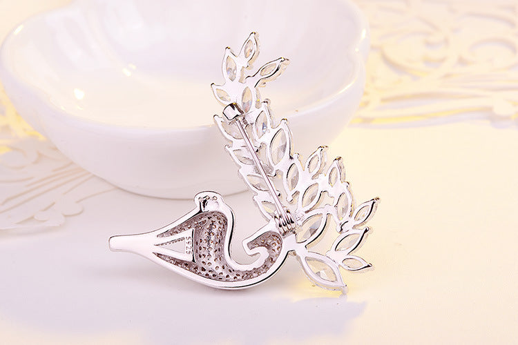 Lady Lovely Atmospheric Zircon Fawn Brooch