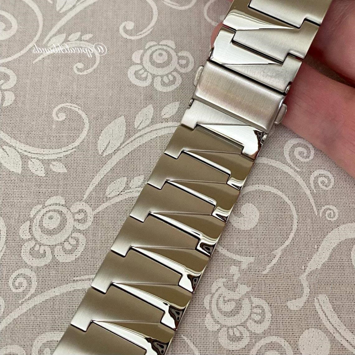 Stainless Steel Lightning Strap Dumb Room