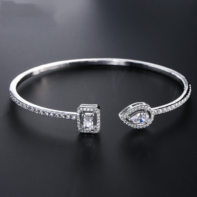 Simple And Exquisite Bracelet With Micro Inlaid AAA Zircon