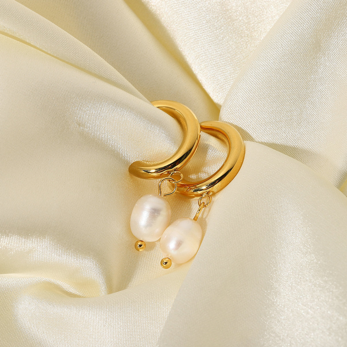 Fashion Personality Pearl 18K Gold Stainless Steel Earrings