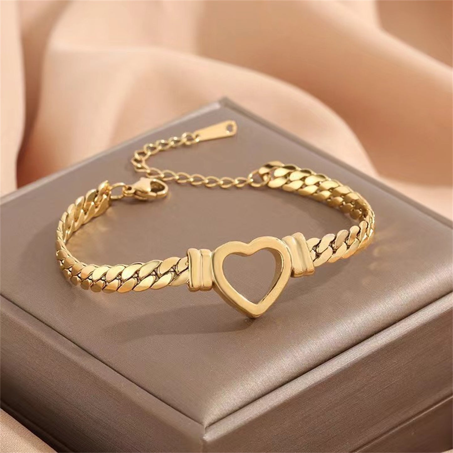 Luxurious Gold-Plated Heart Chain Set for Women