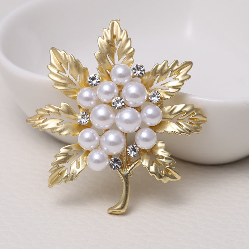 Leaves Matte Brooch Electroplated Pearl Fashion Retro Rhinestone Pin