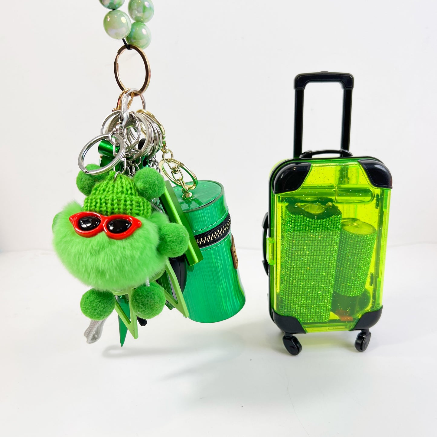 16PCS Green Keychain Set Fixed Suit