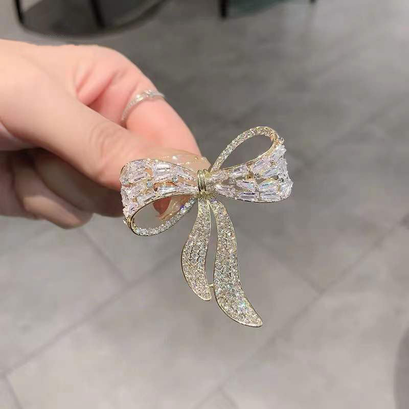 Korean Butterfly Bow Tie Zircon Rhinestone Brooch Simple Personality Fashion Pin Suit Anti-exposure Net Red Corsage